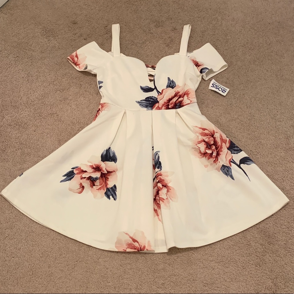 NWT Haute Monde juniors size medium dress.